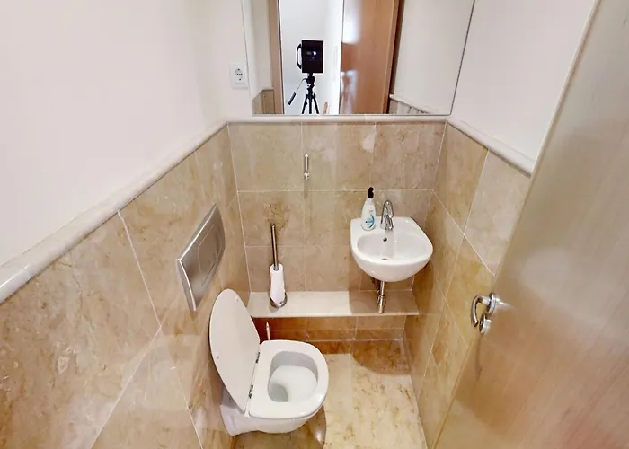 아파트 Sunlit Near Sea *