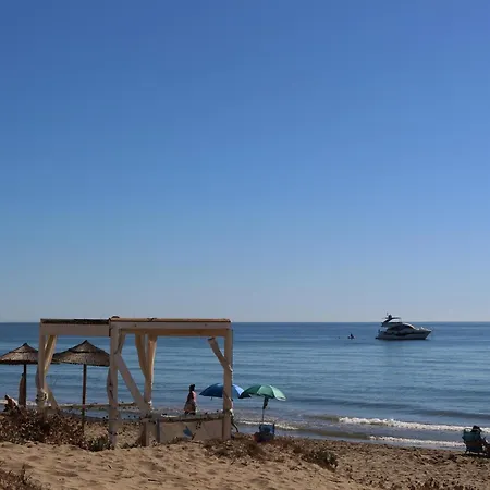 Апартаменти Sunlit Near Sea Марбелья