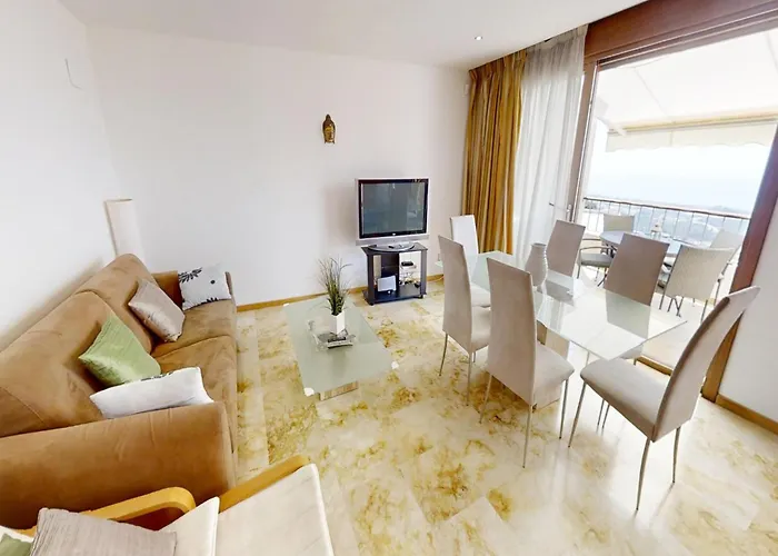 Apartament Sunlit Near Sea