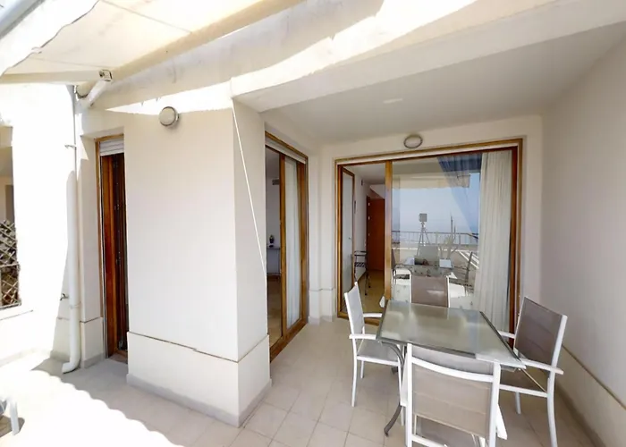 Apartament Sunlit Near Sea *